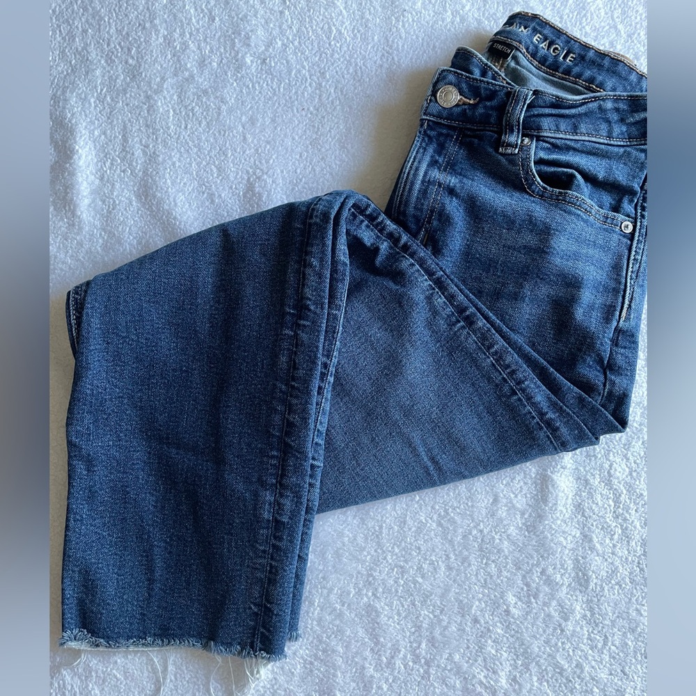 American Eagle Mom straight jean with asymmetrical waist - unfinished hem sz 4